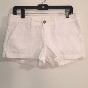 White daisy pattern shorts